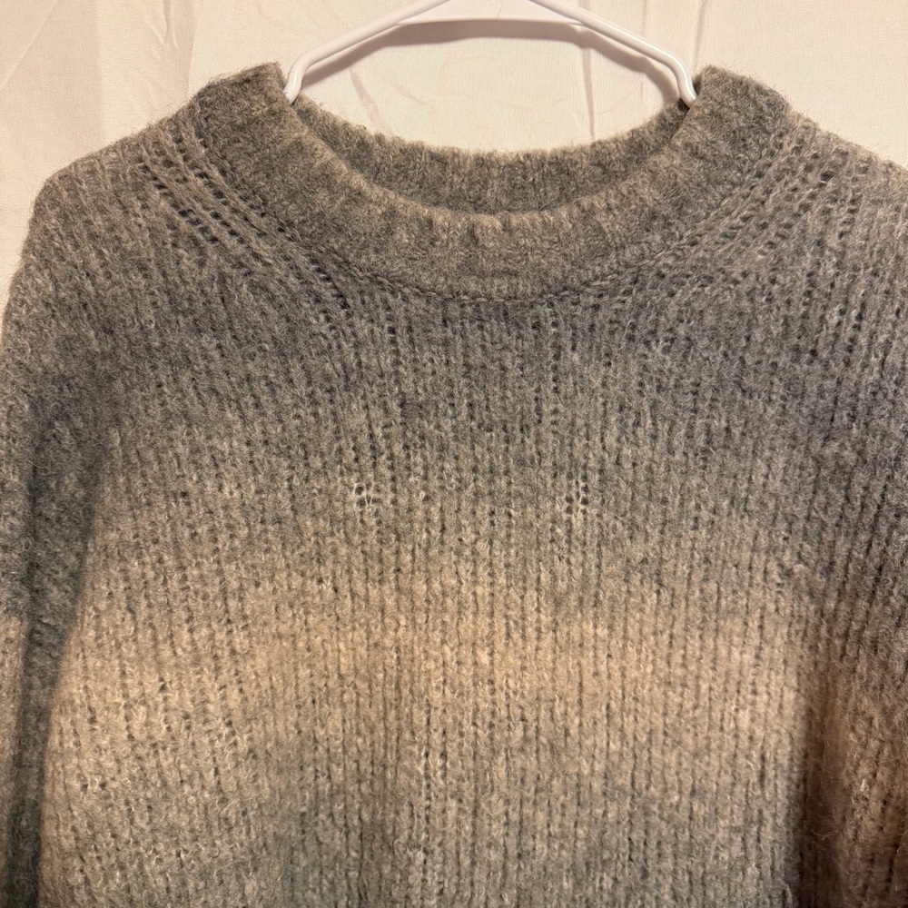 Banana Republic Gray and Cream Women's Sweater - Picture 4 of 6